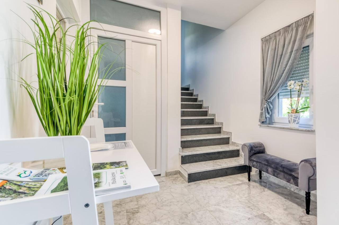 Apartmani Leptir Rakovica Exteriör bild