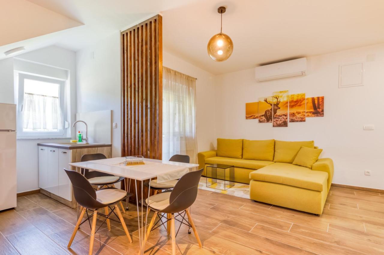 Apartmani Leptir Rakovica Exteriör bild