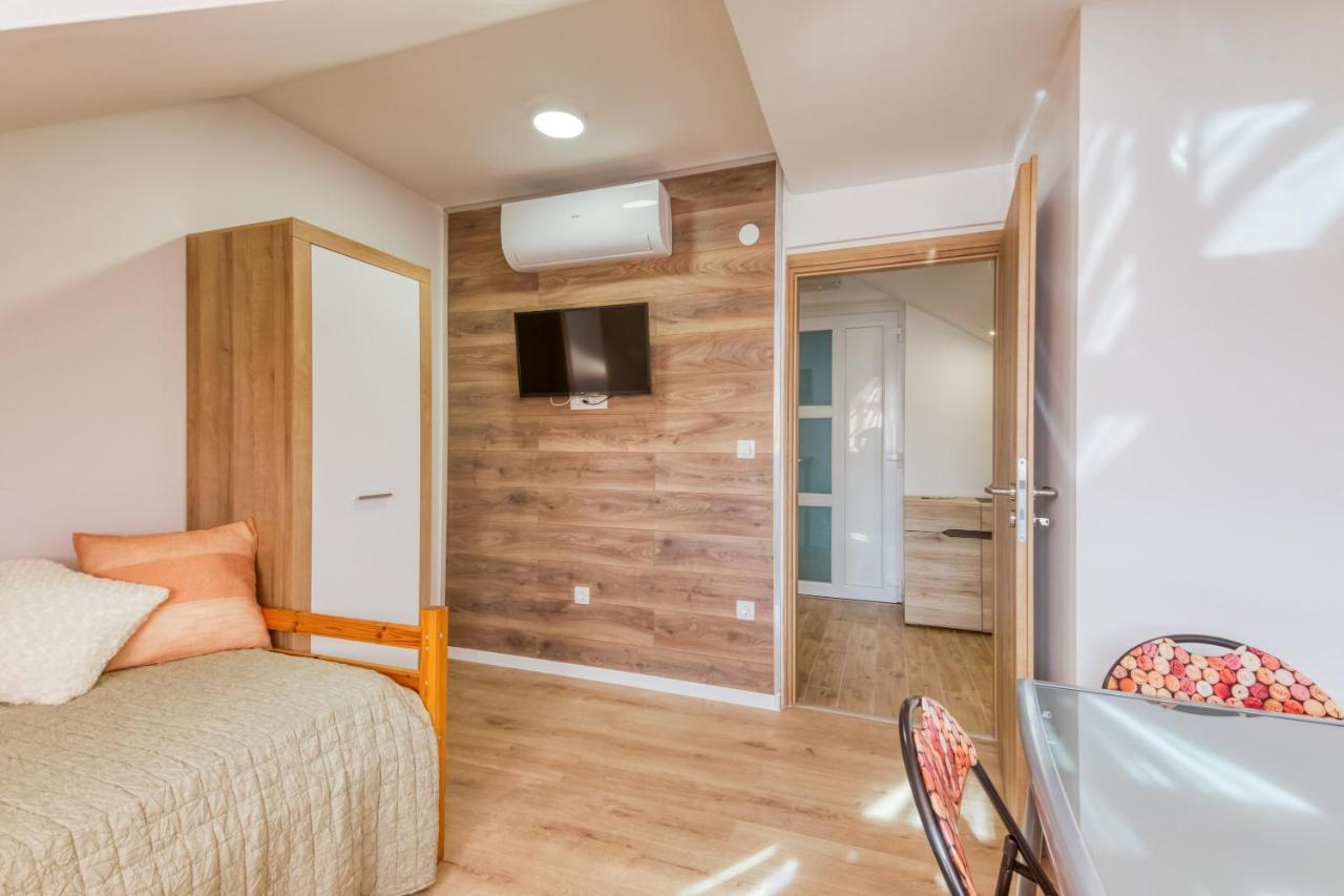 Apartmani Leptir Rakovica Exteriör bild
